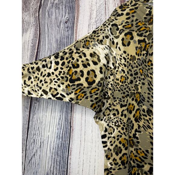 White Birch Women's Animal Print Top. Dolman Sleeves Medium - Picture 4 of 7